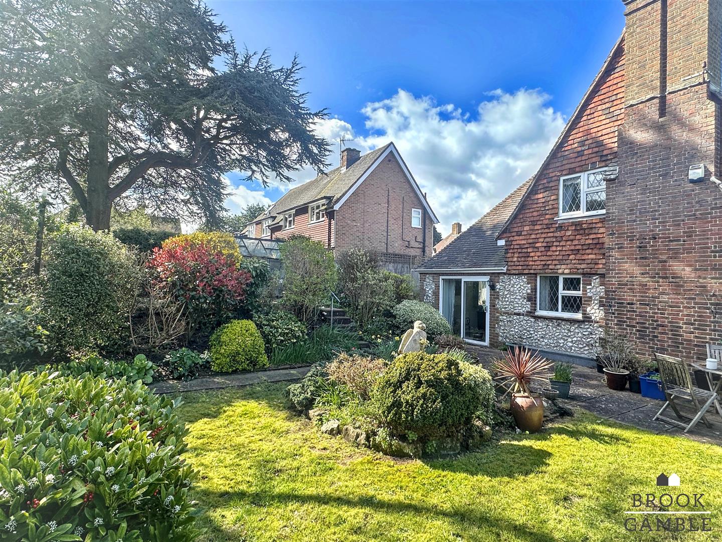 2 Bedroom House. Church Street in Eastbourne,  27